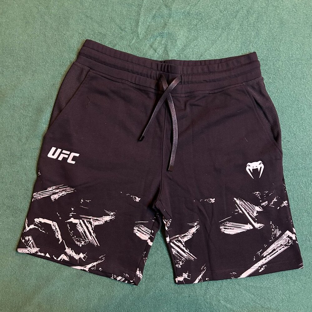 Venum UFC Fight Week Shorts - Size L - NWT